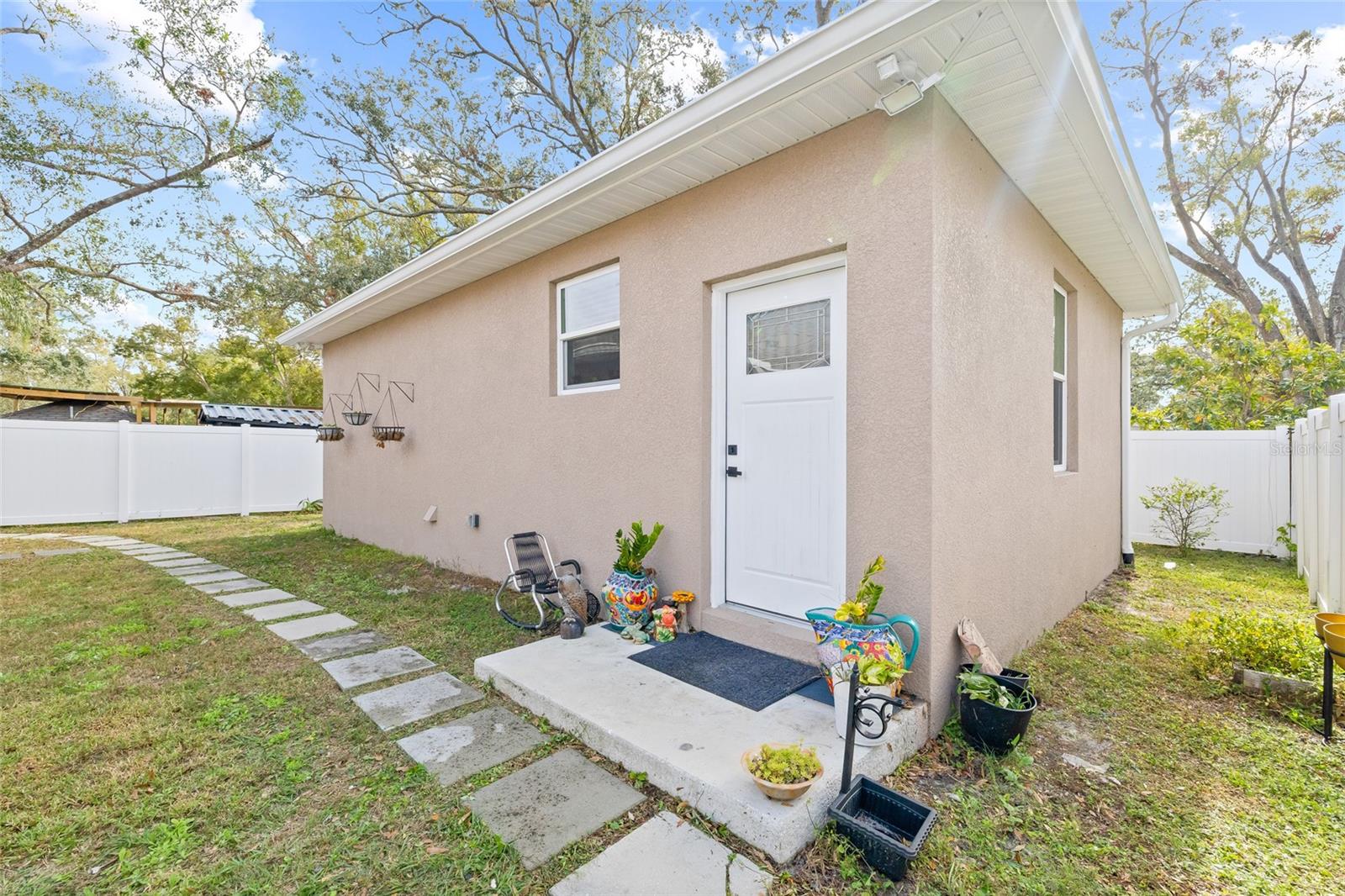 1912 W JEAN ST