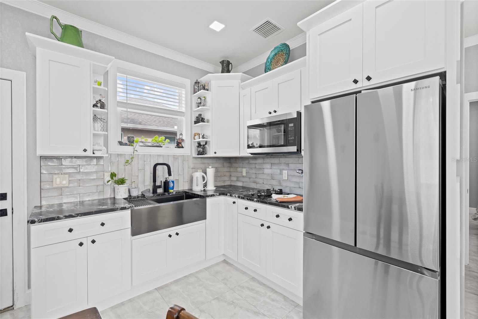 1912 W JEAN ST