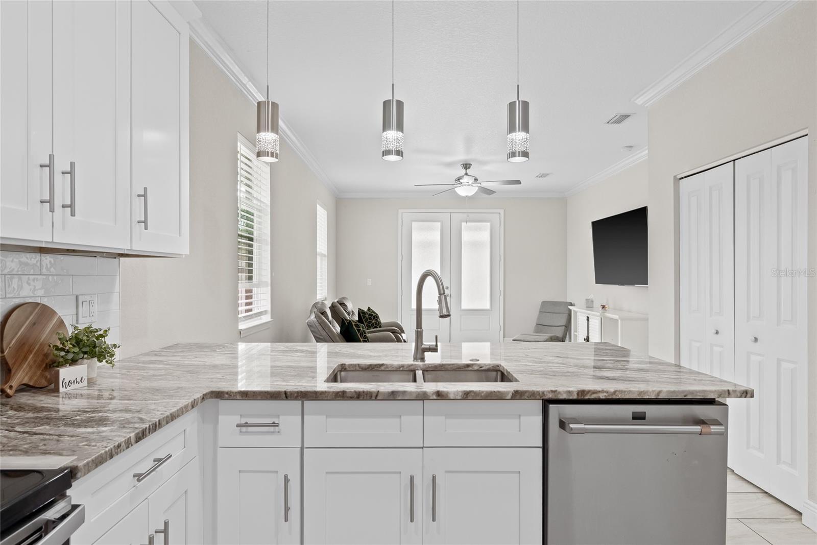 1912 W JEAN ST