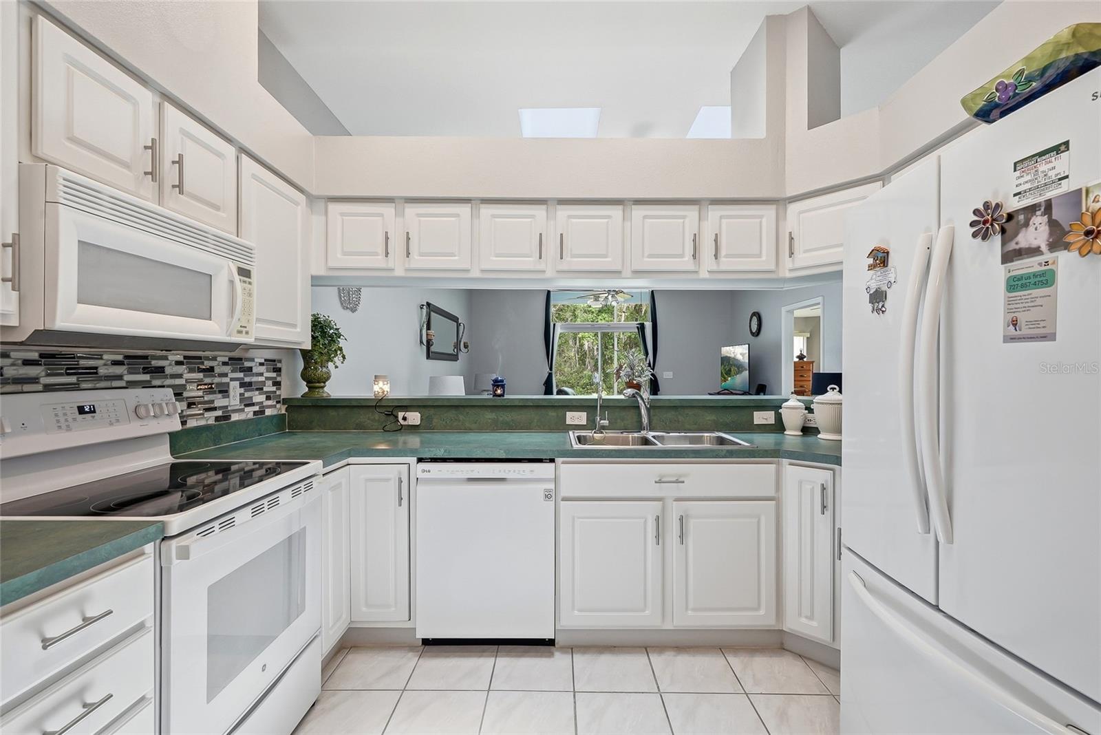 12512 HOLLYBROOK LN