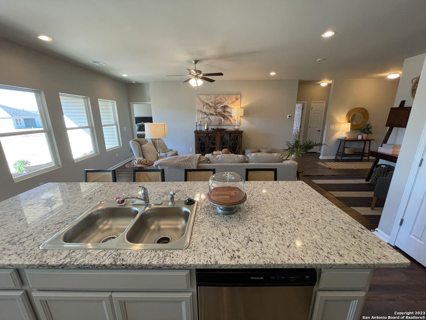 250 Landing Ln