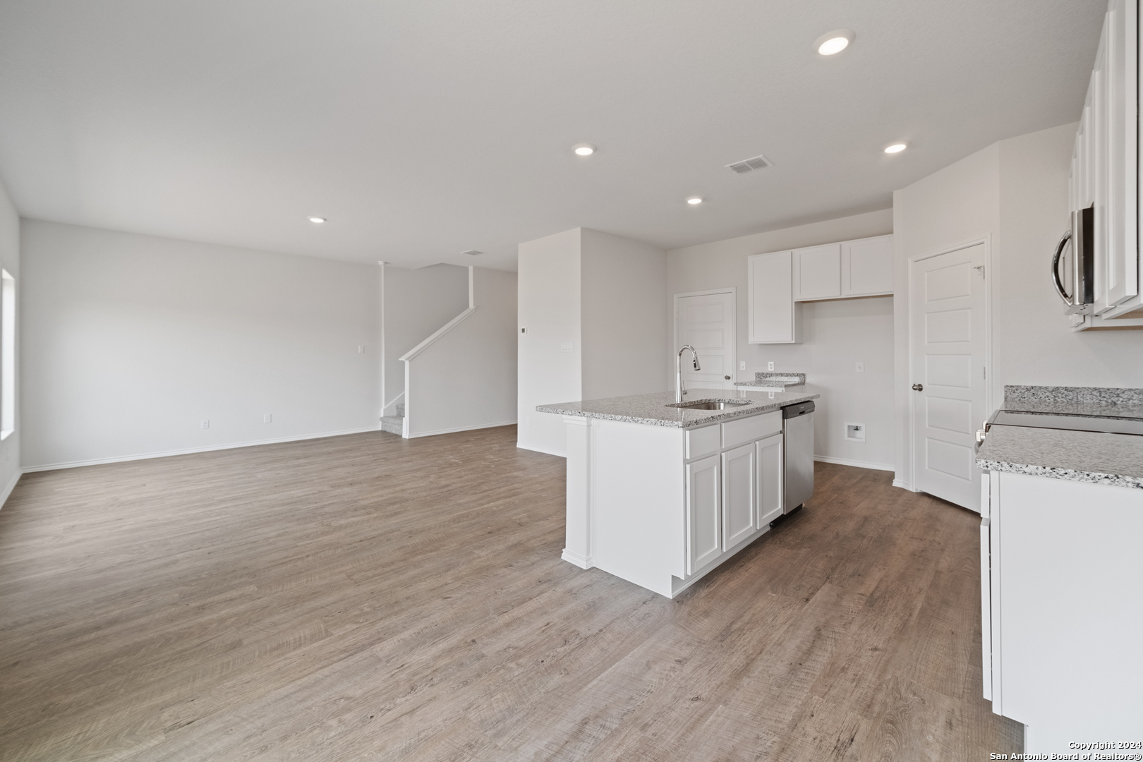 4231 Legend Heights