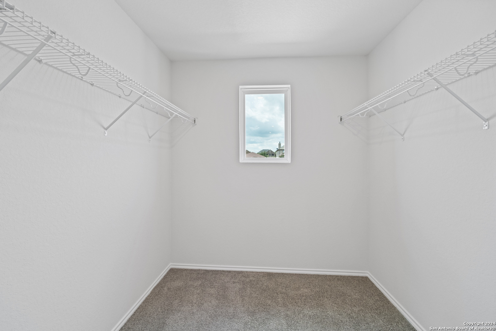 4231 Legend Heights