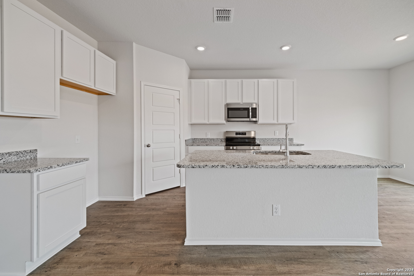 4231 Legend Heights