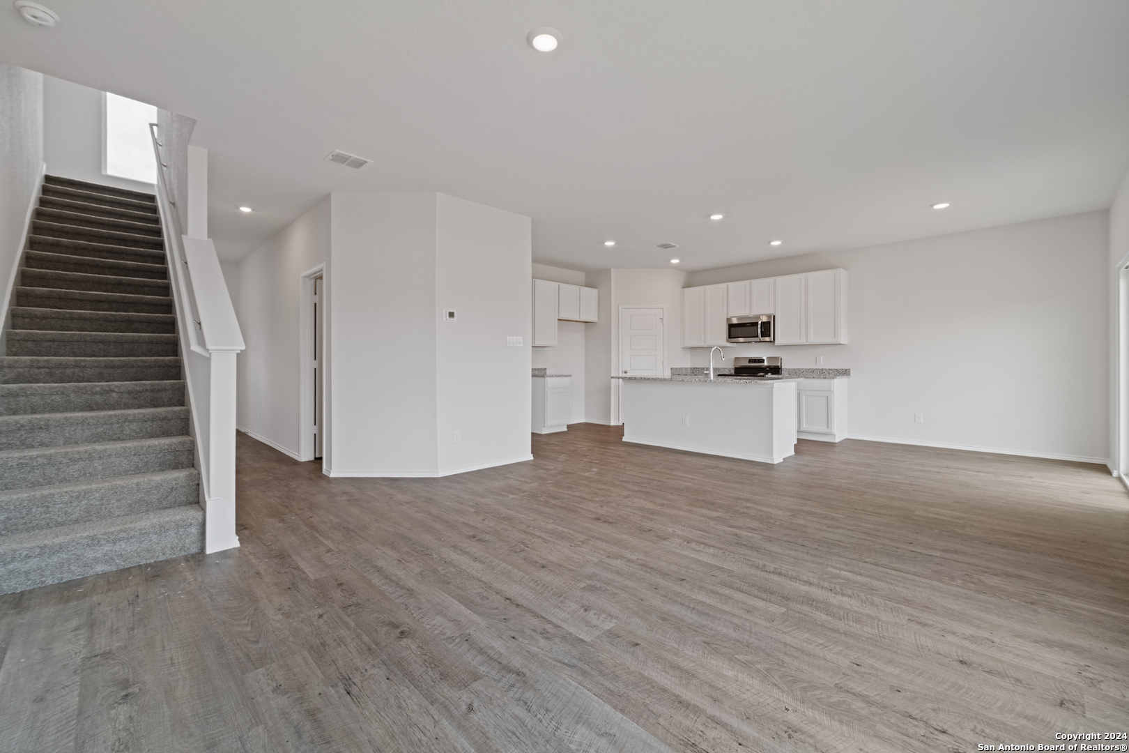 4231 Legend Heights