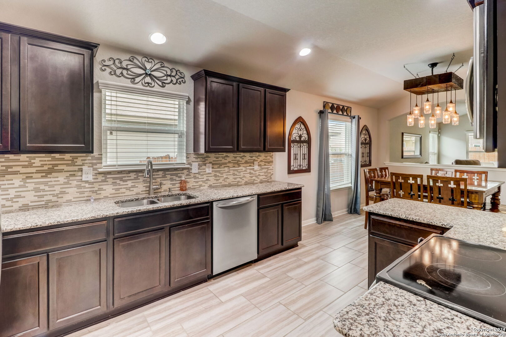 860 Foxfire Dr