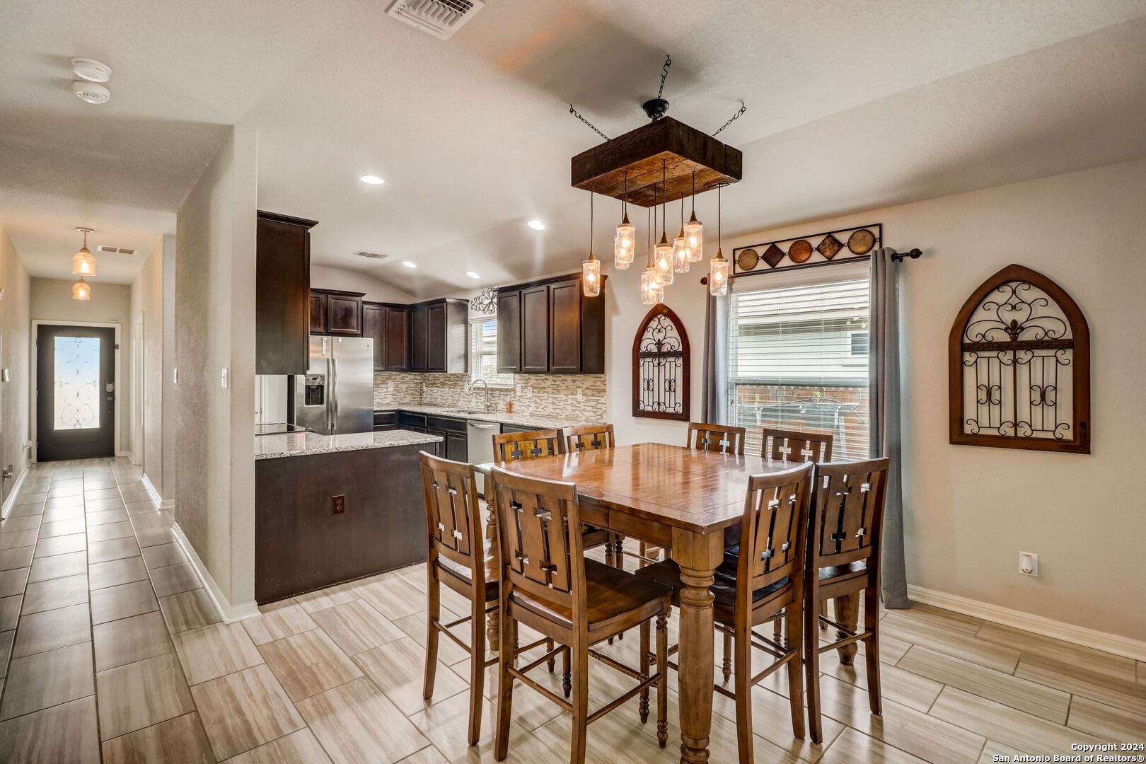 860 Foxfire Dr