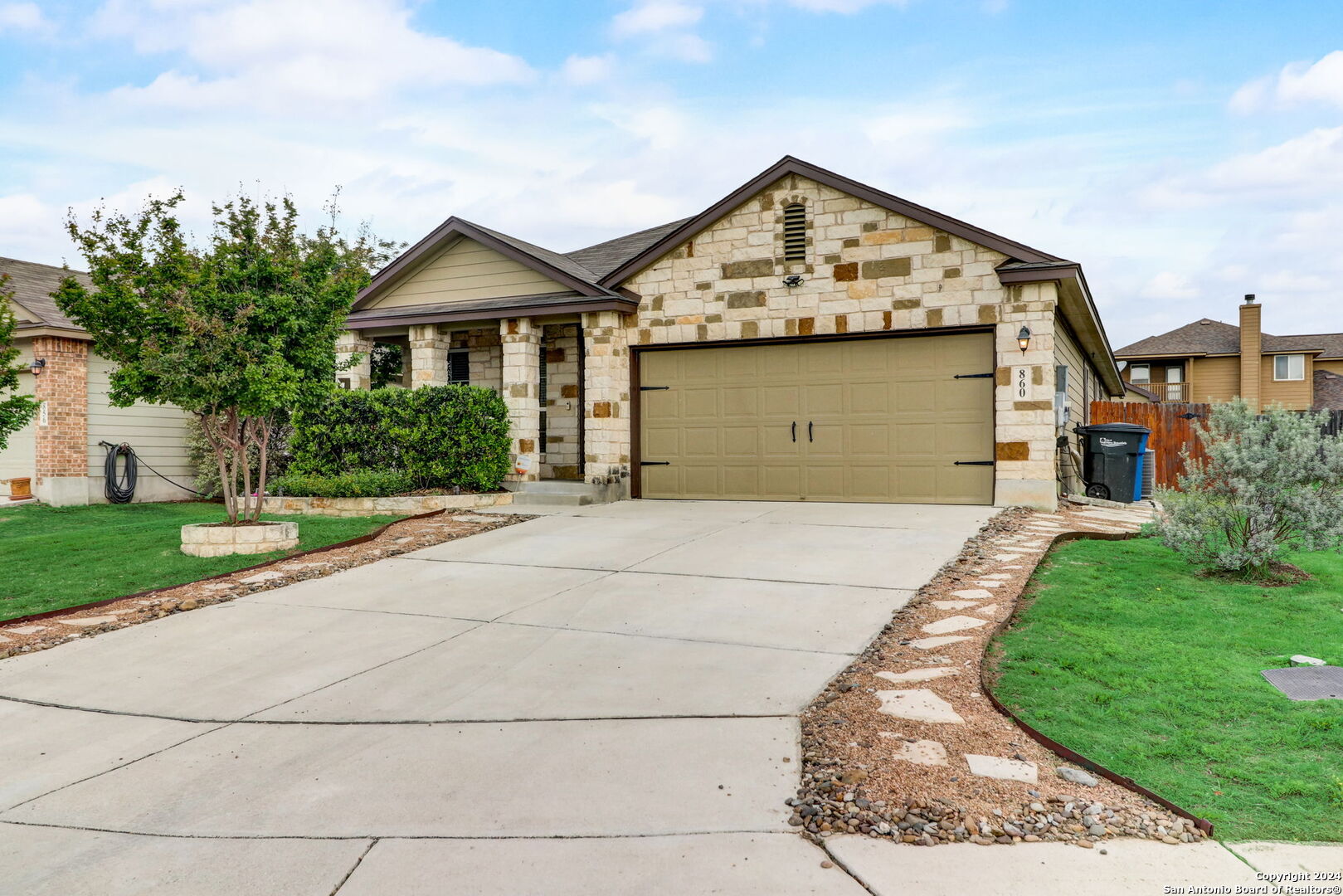 860 Foxfire Dr
