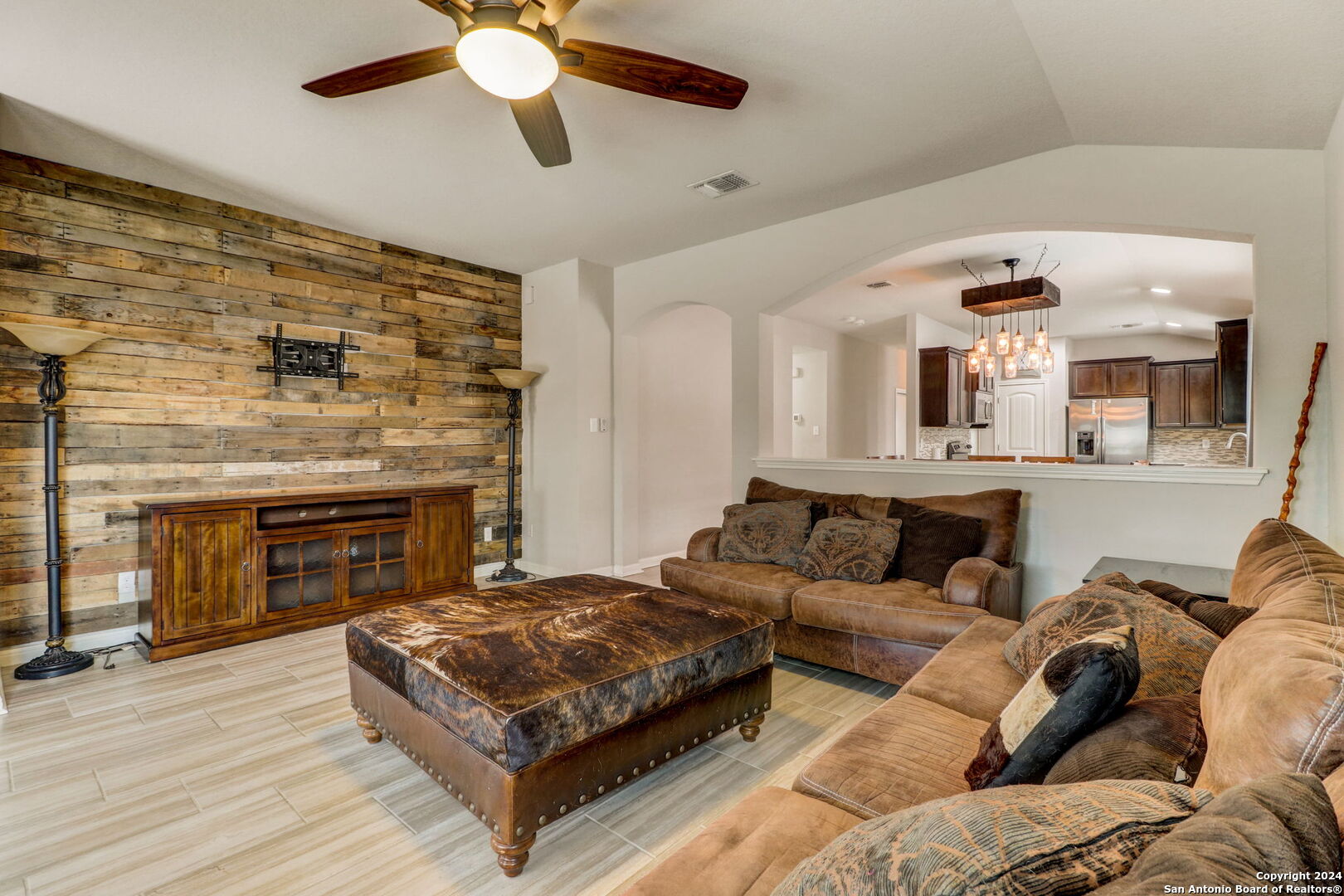 860 Foxfire Dr