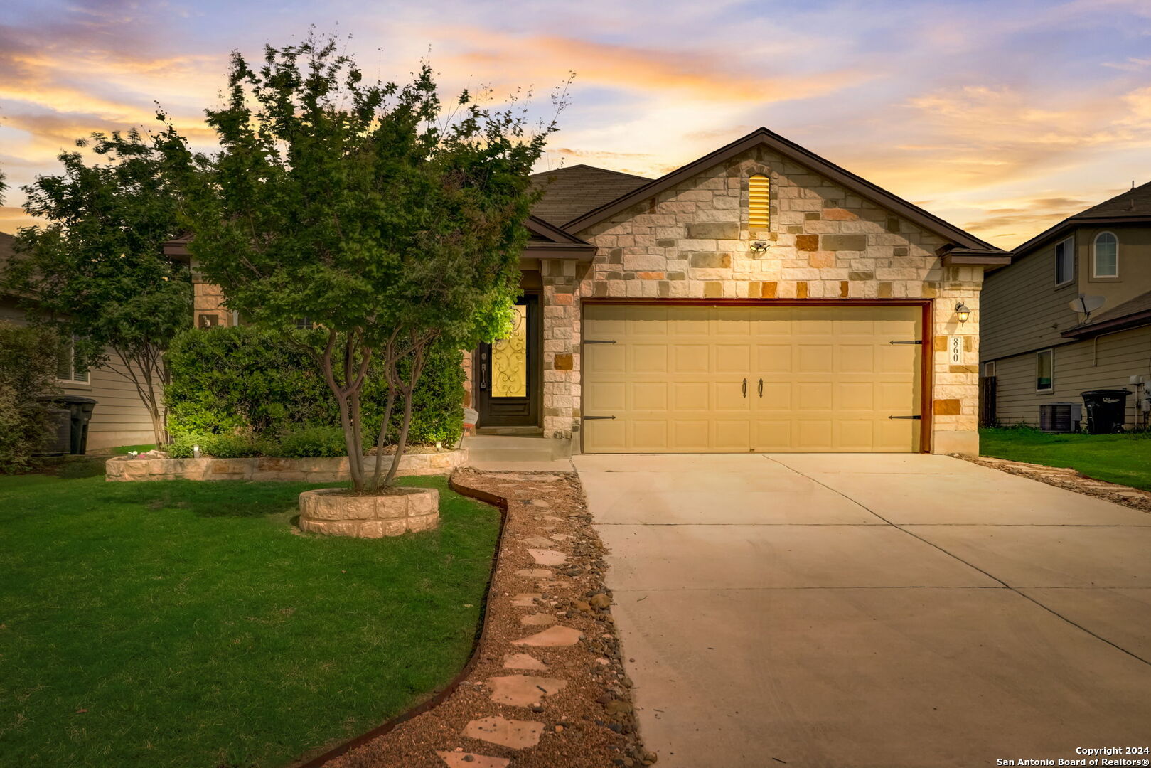 860 Foxfire Dr