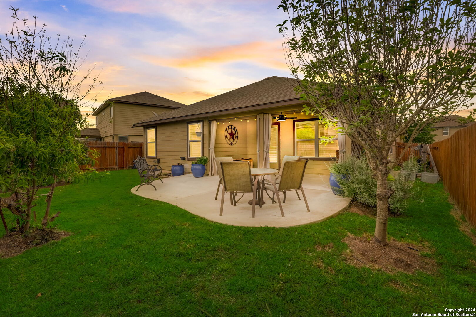 860 Foxfire Dr