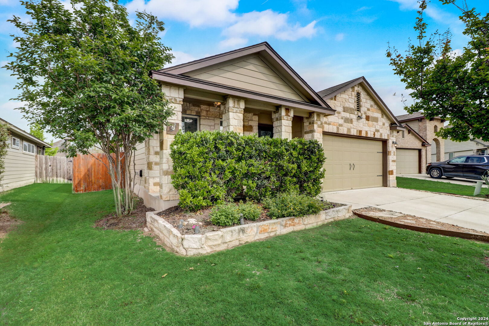 860 Foxfire Dr