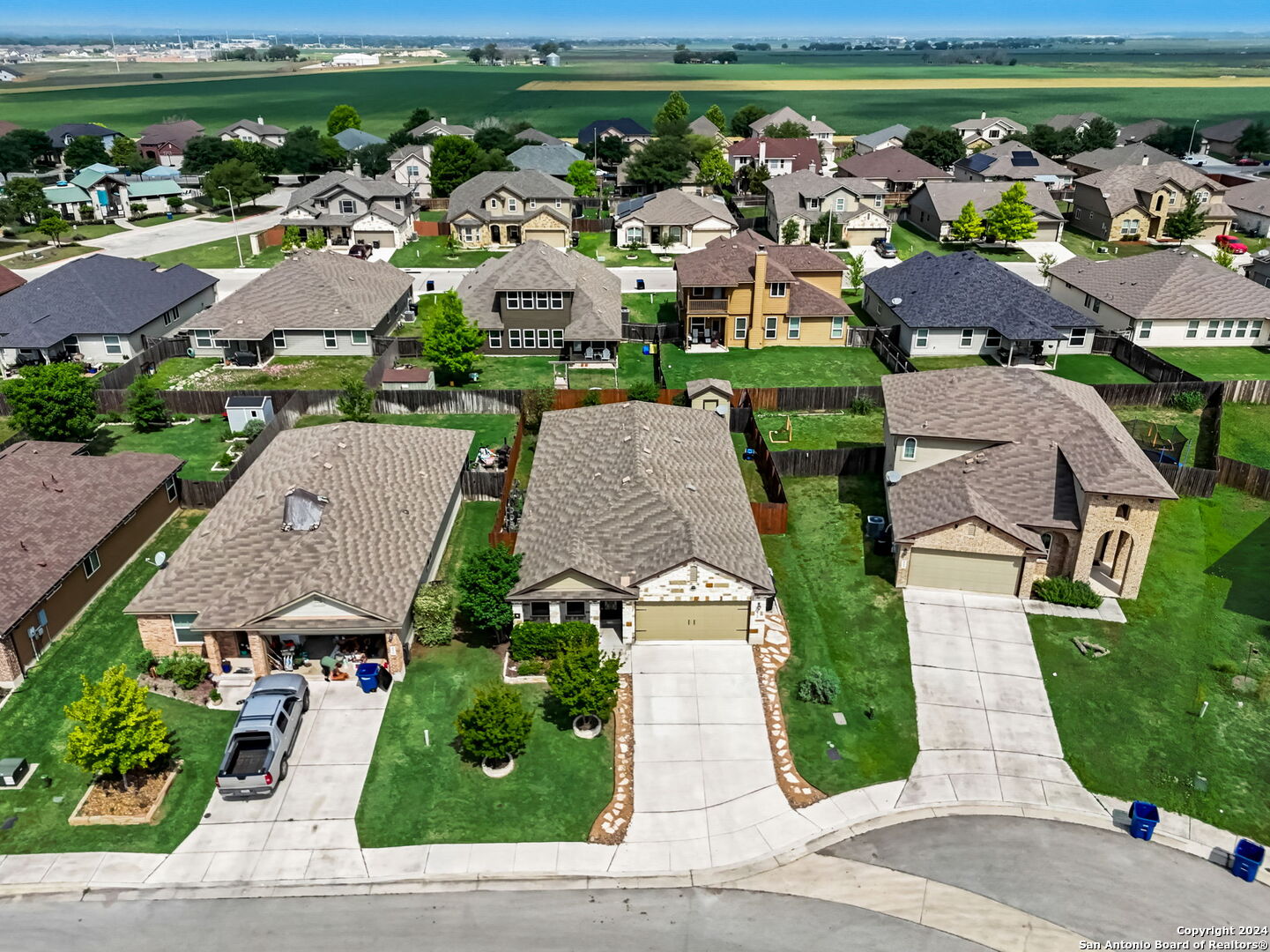 860 Foxfire Dr