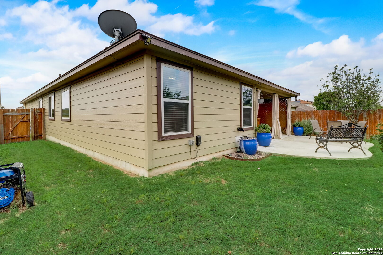 860 Foxfire Dr