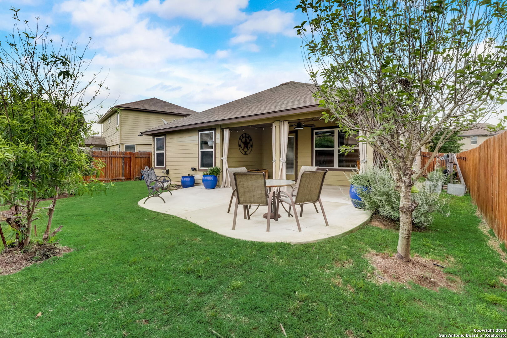 860 Foxfire Dr