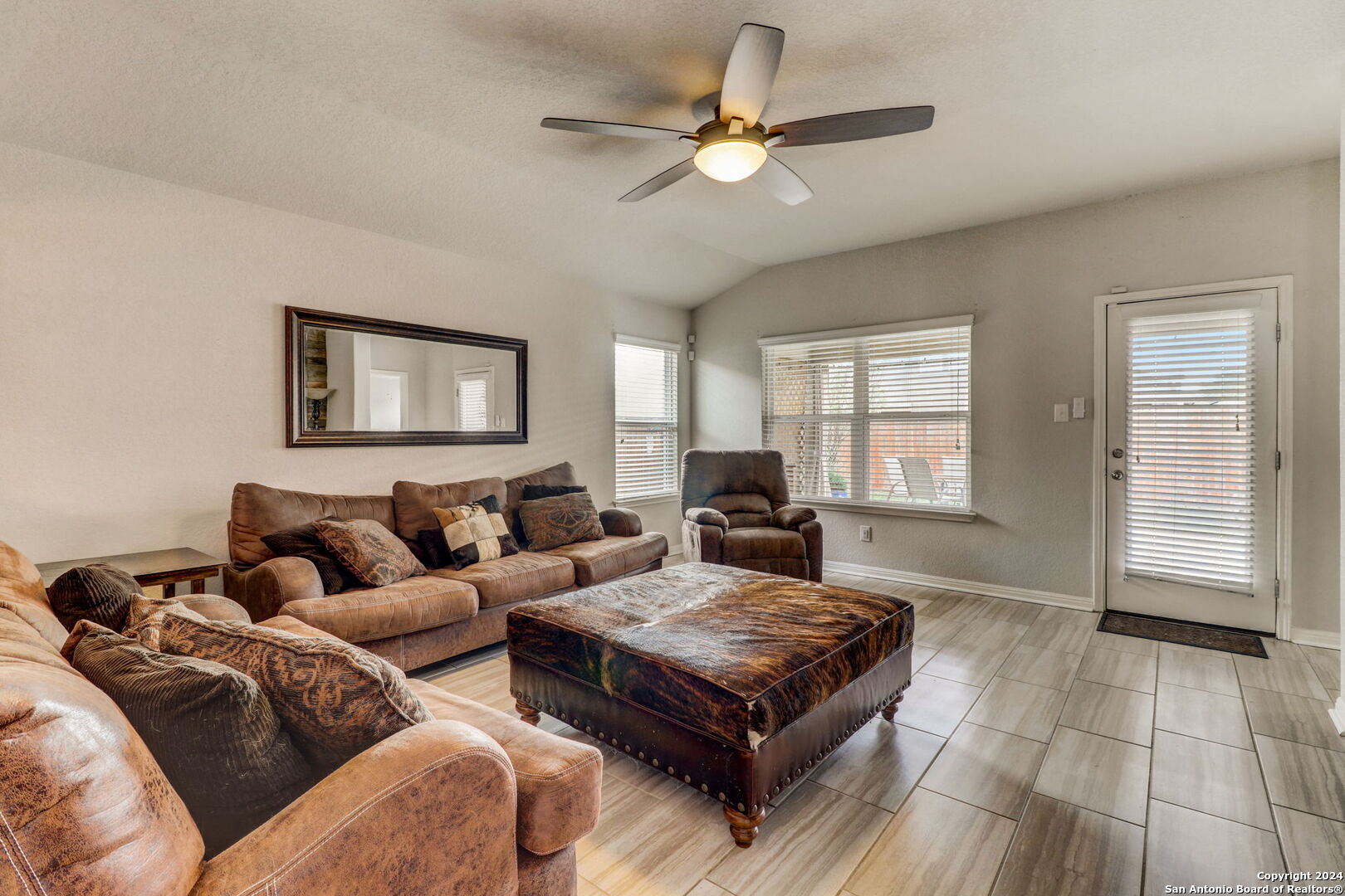 860 Foxfire Dr