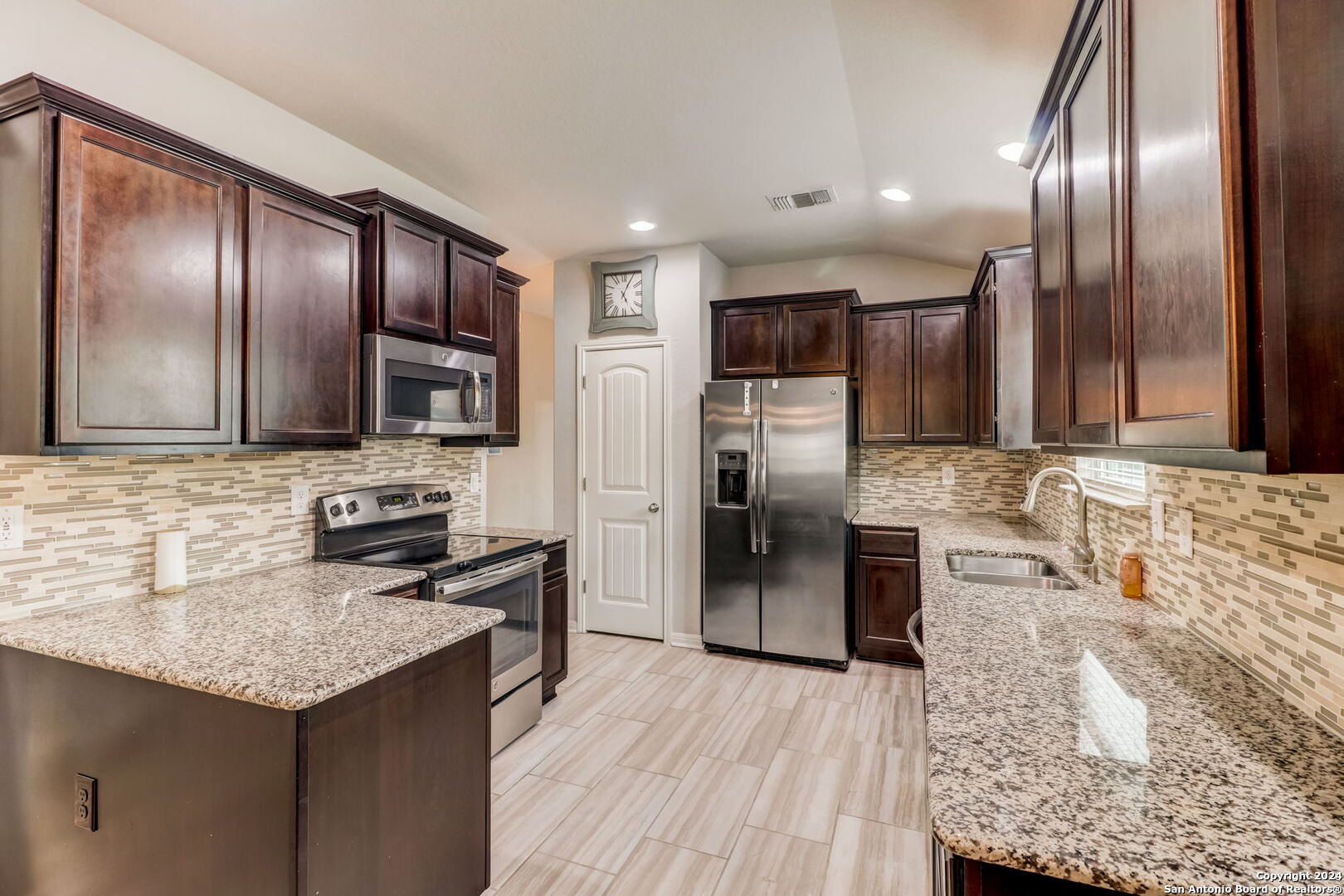 860 Foxfire Dr