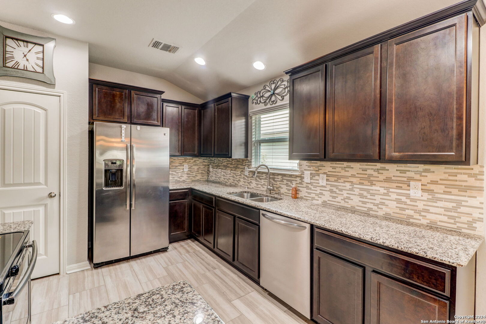 860 Foxfire Dr