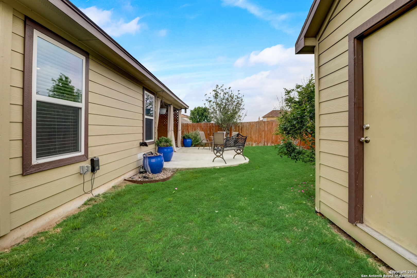 860 Foxfire Dr