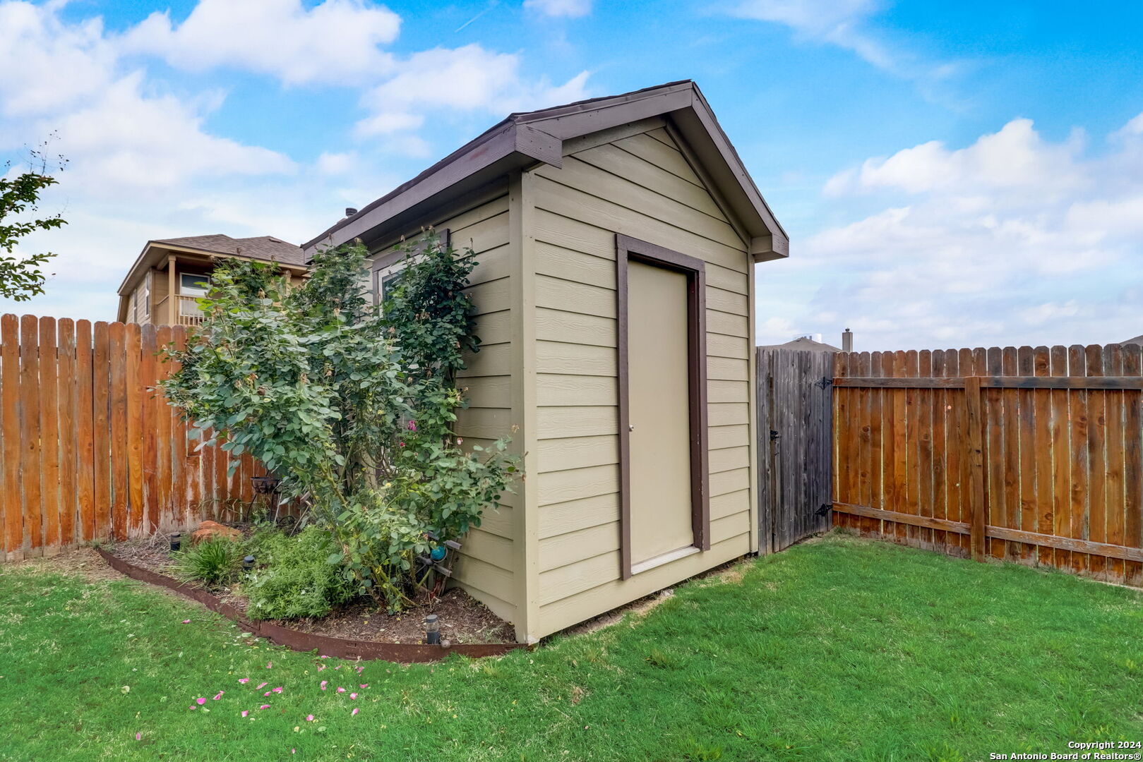 860 Foxfire Dr