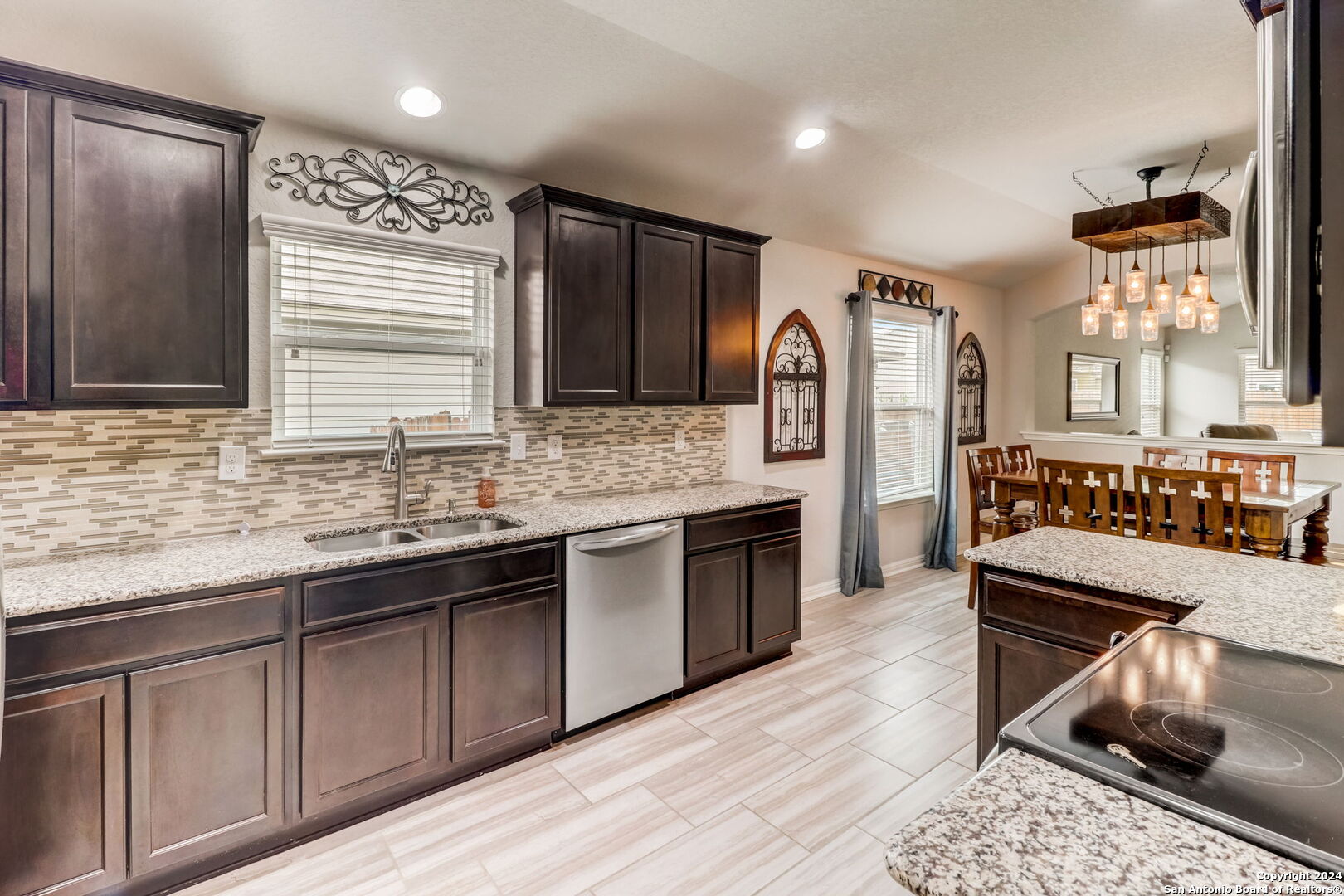 860 Foxfire Dr