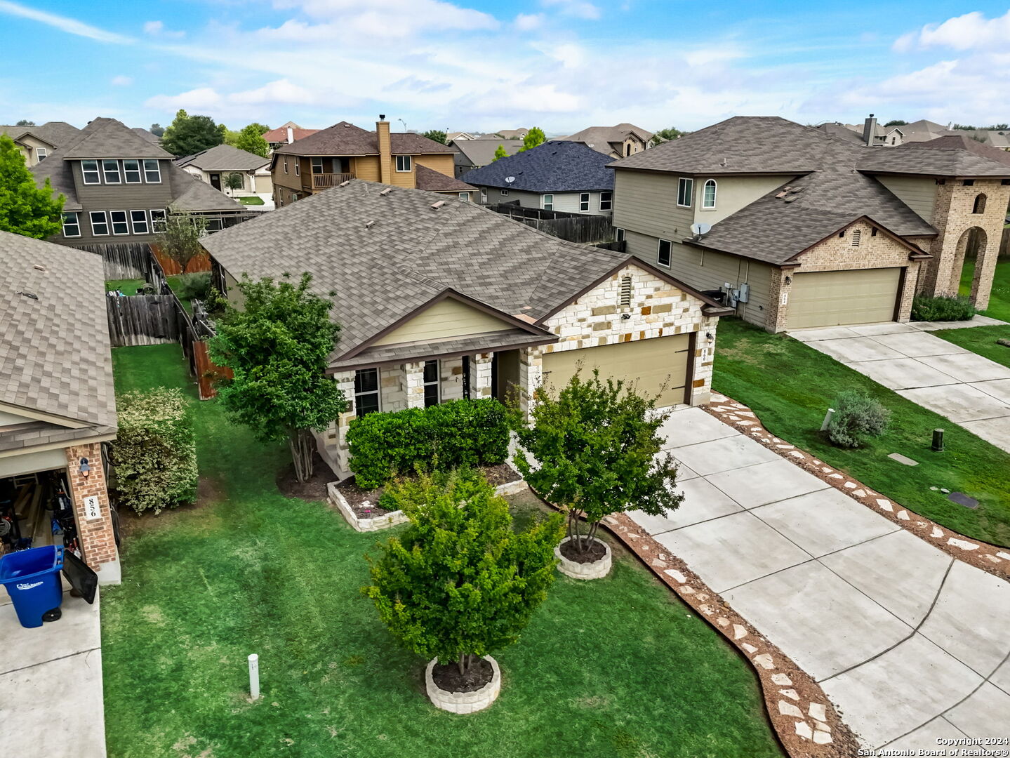 860 Foxfire Dr