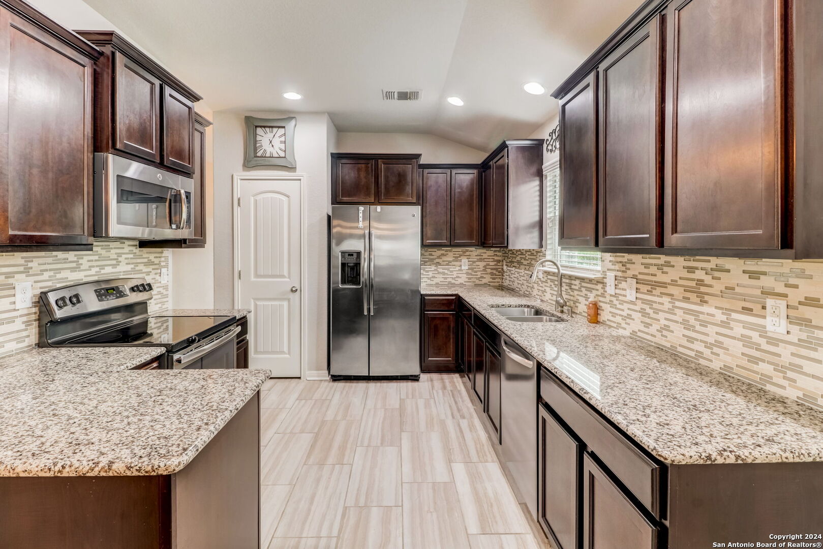 860 Foxfire Dr