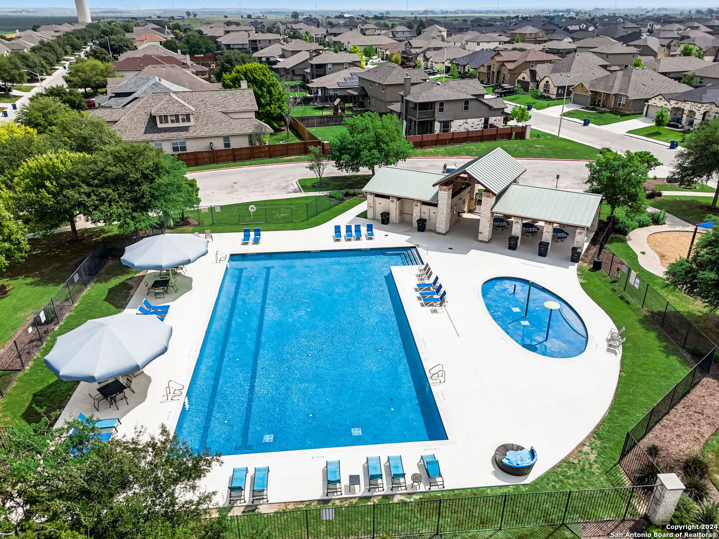 860 Foxfire Dr
