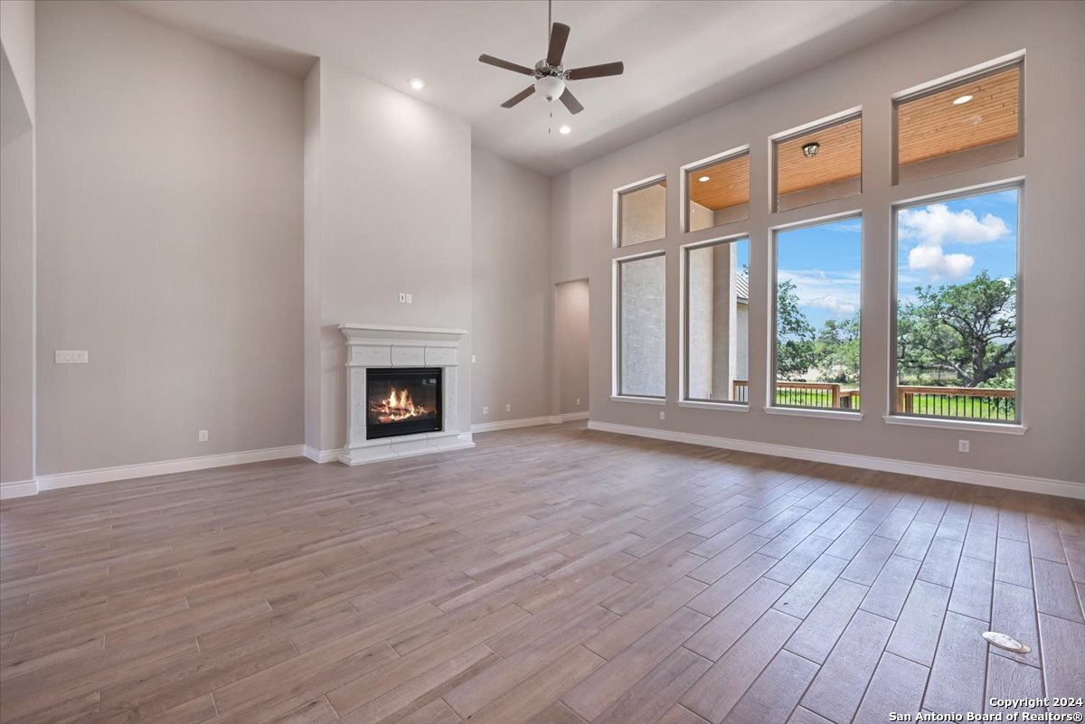 983 Maximino Ridge