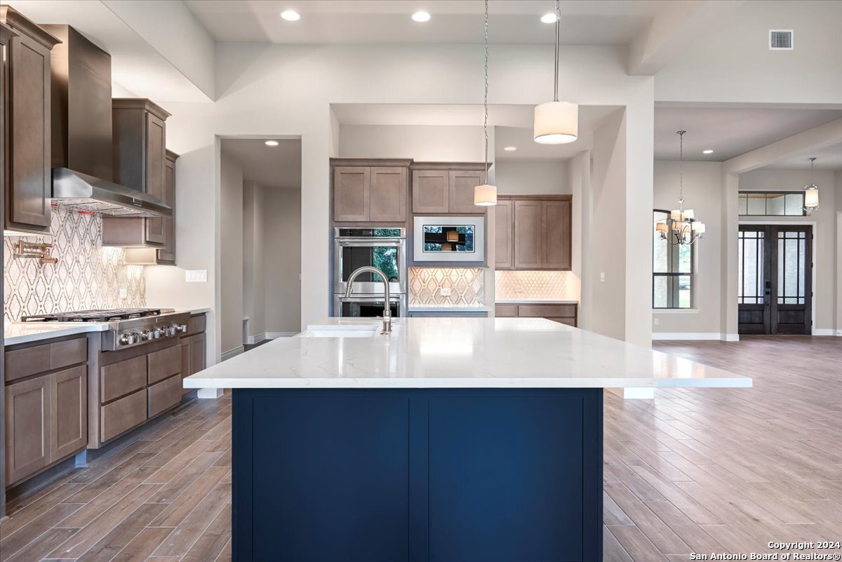 983 Maximino Ridge