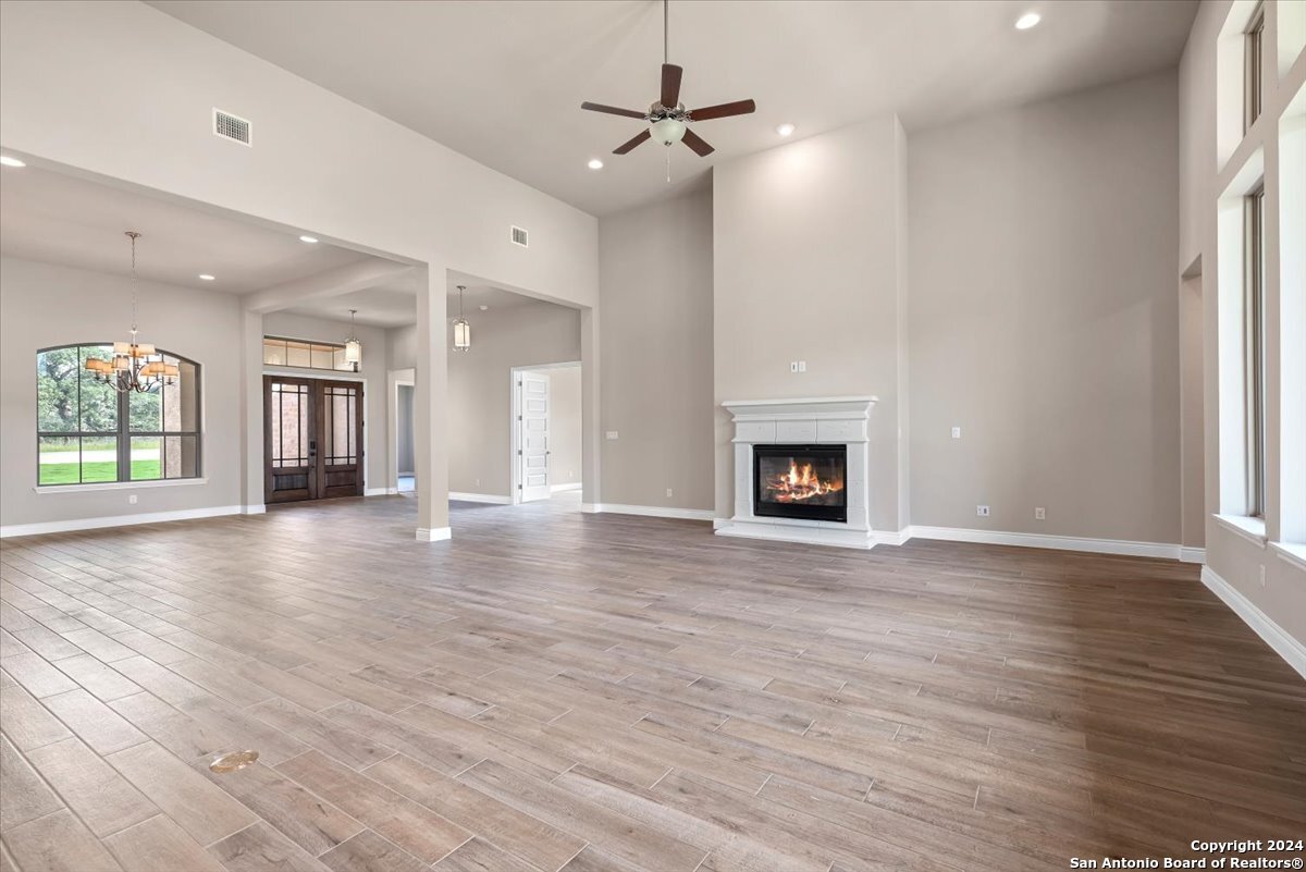 983 Maximino Ridge