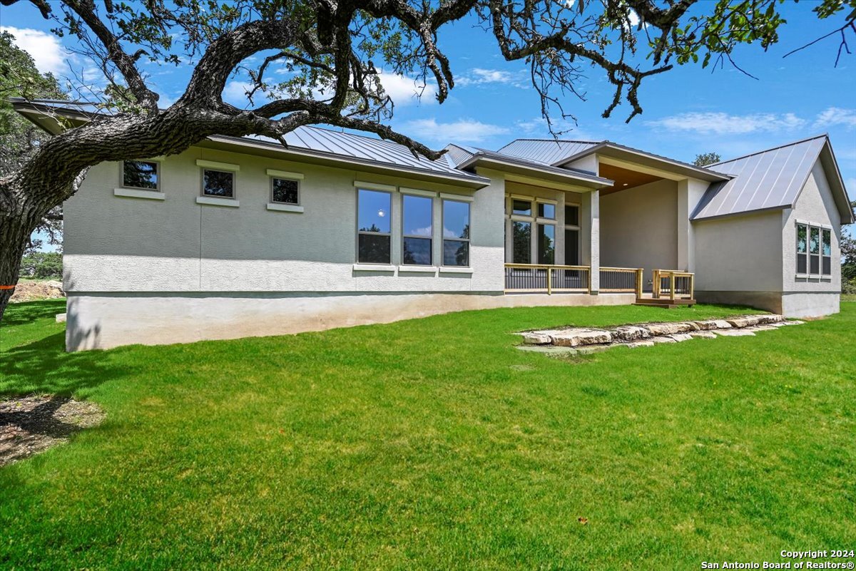983 Maximino Ridge
