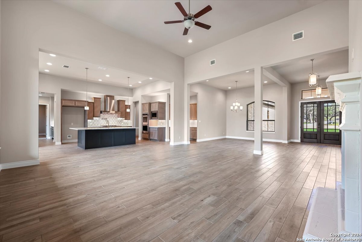 983 Maximino Ridge
