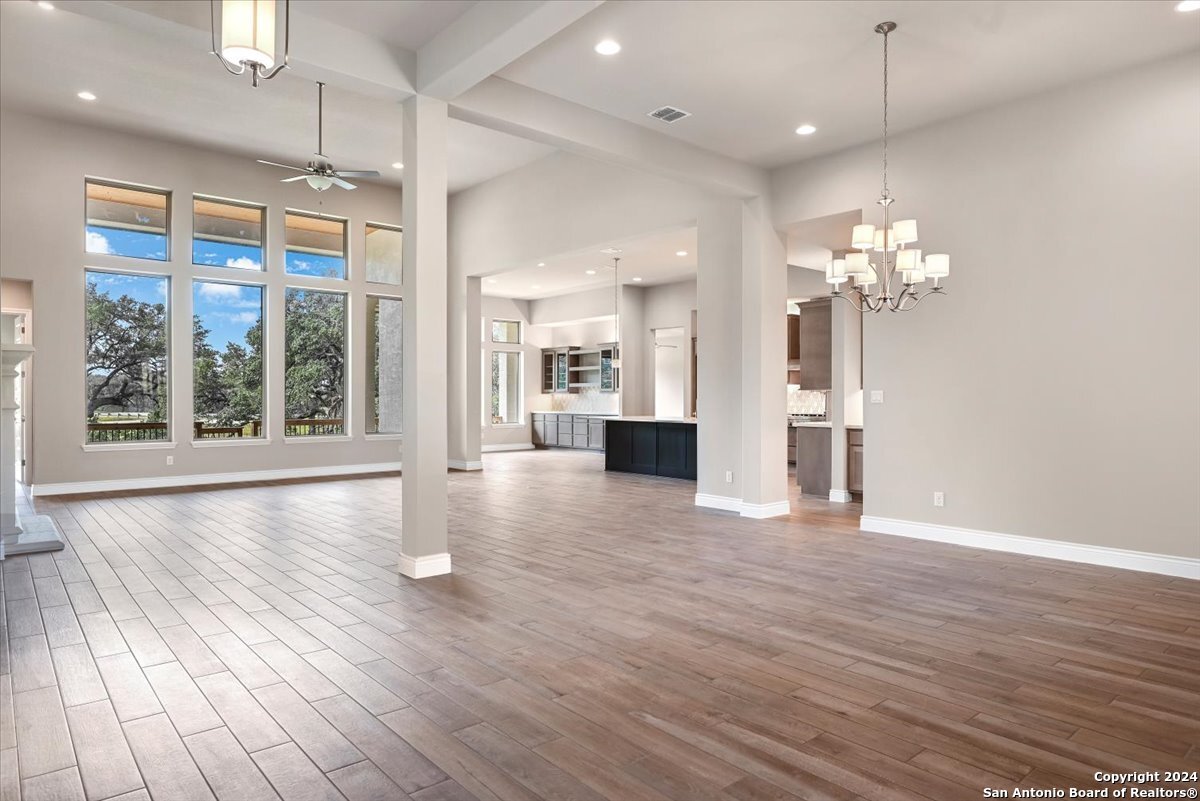 983 Maximino Ridge