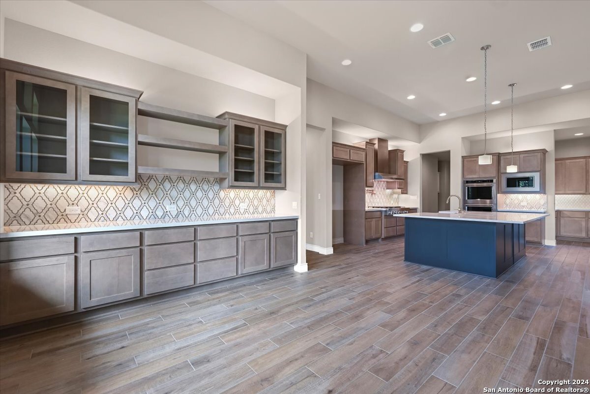 983 Maximino Ridge