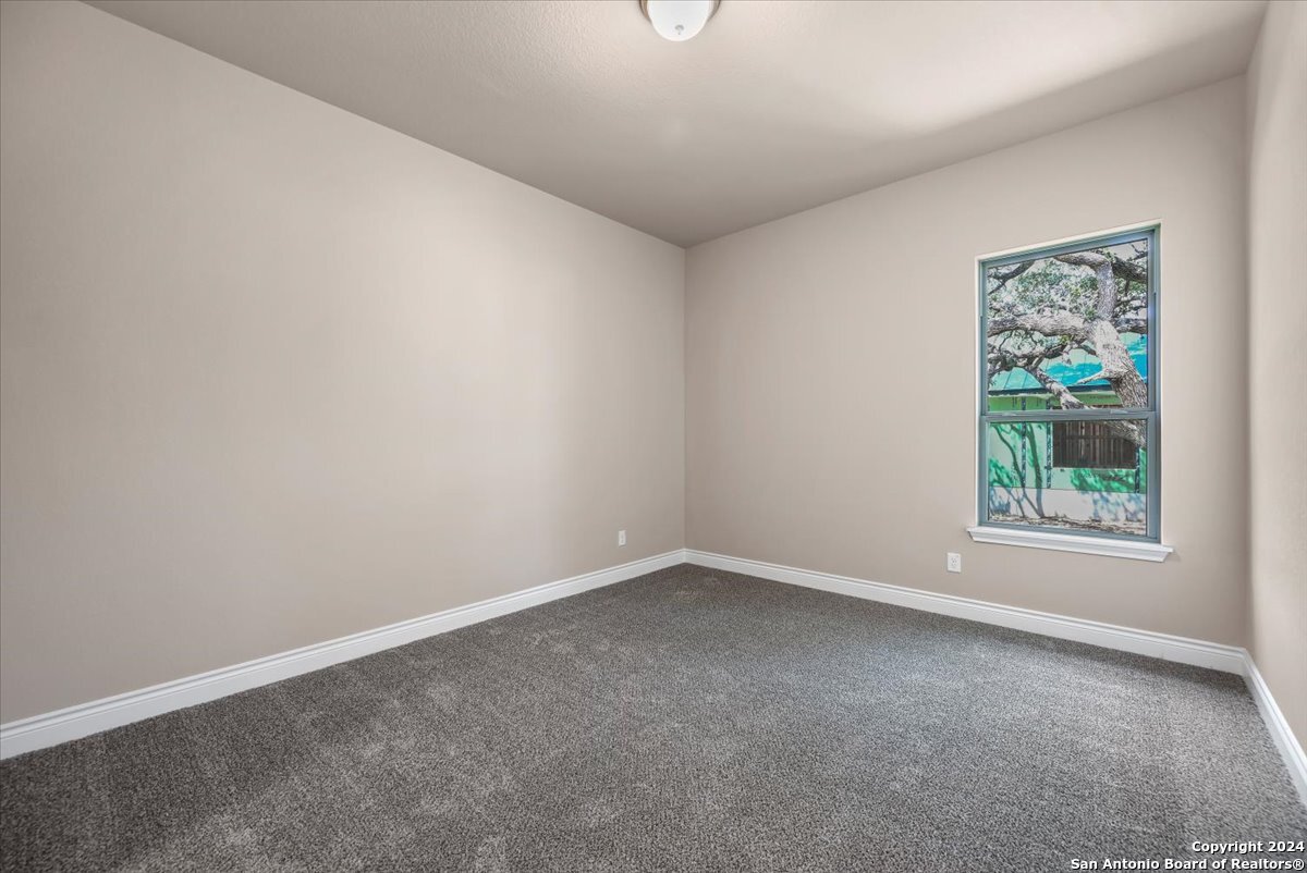 983 Maximino Ridge