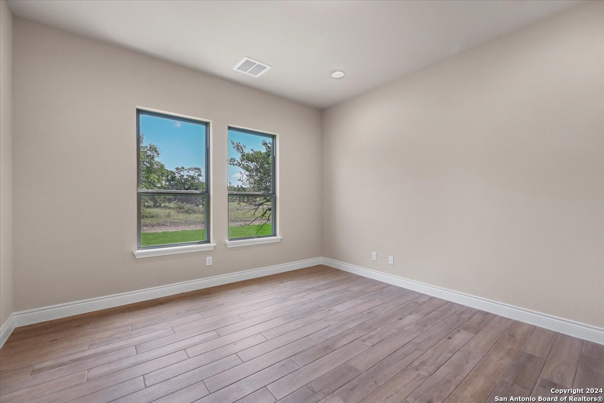 983 Maximino Ridge