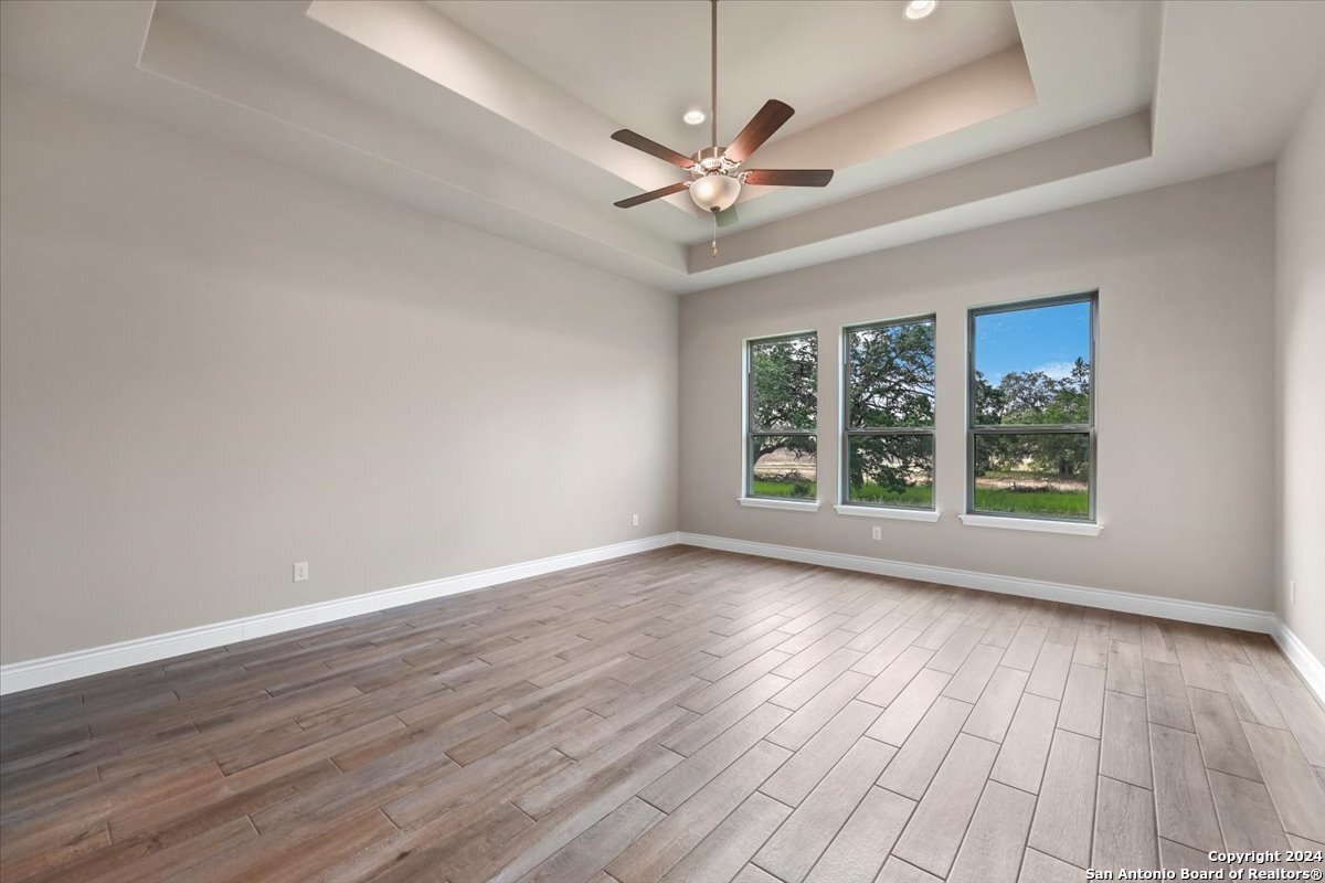 983 Maximino Ridge