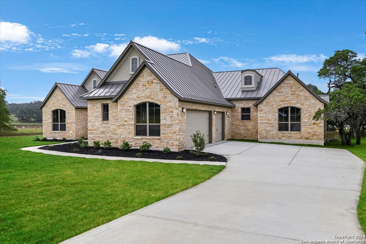 983 Maximino Ridge