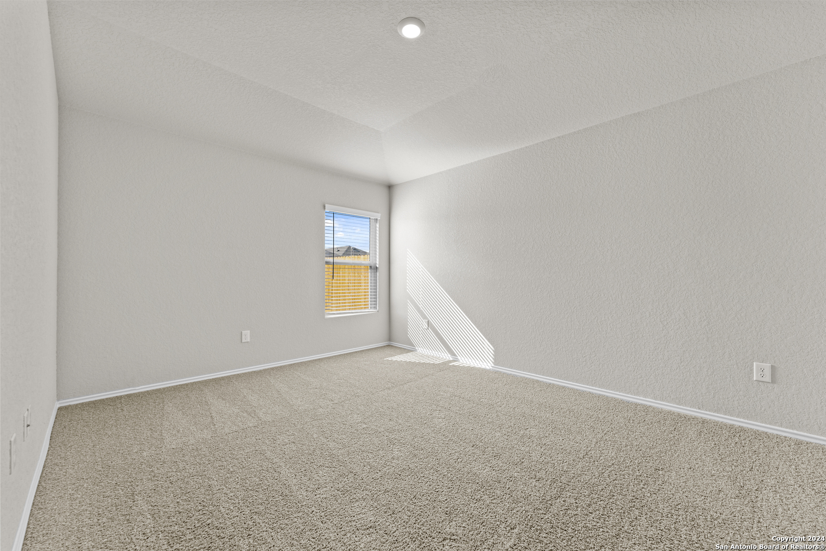 5734 Falcon Point