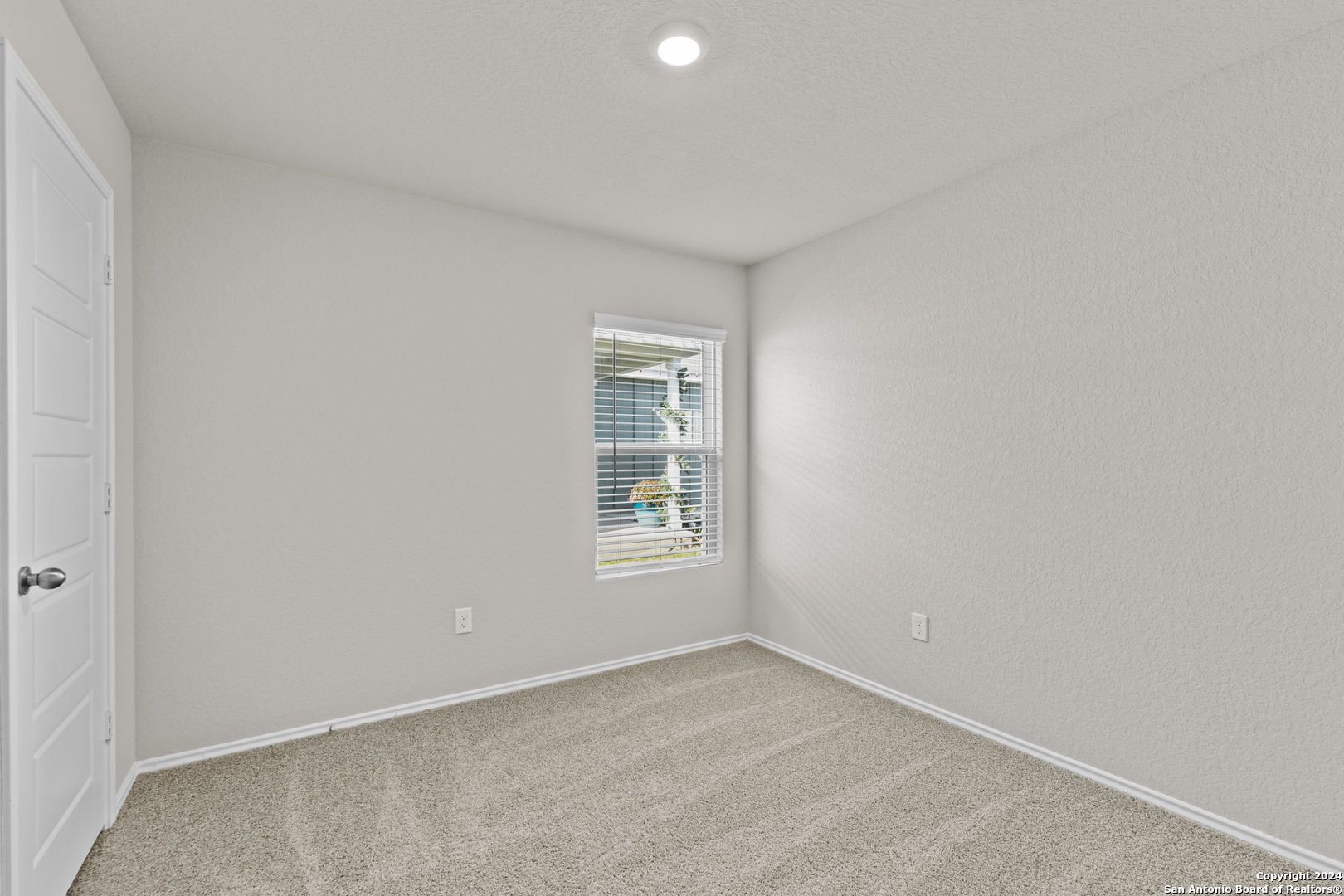 5734 Falcon Point