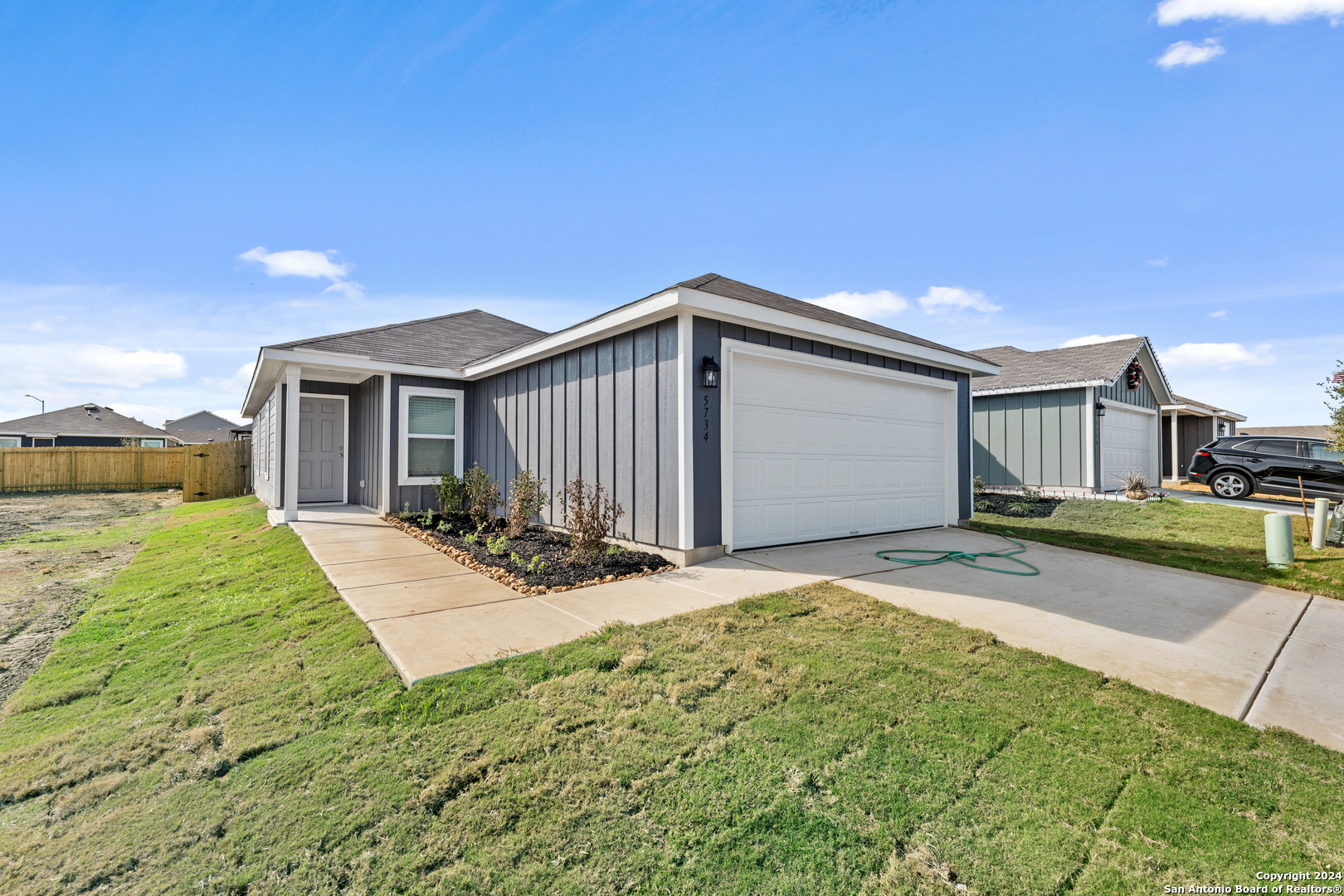 5734 Falcon Point