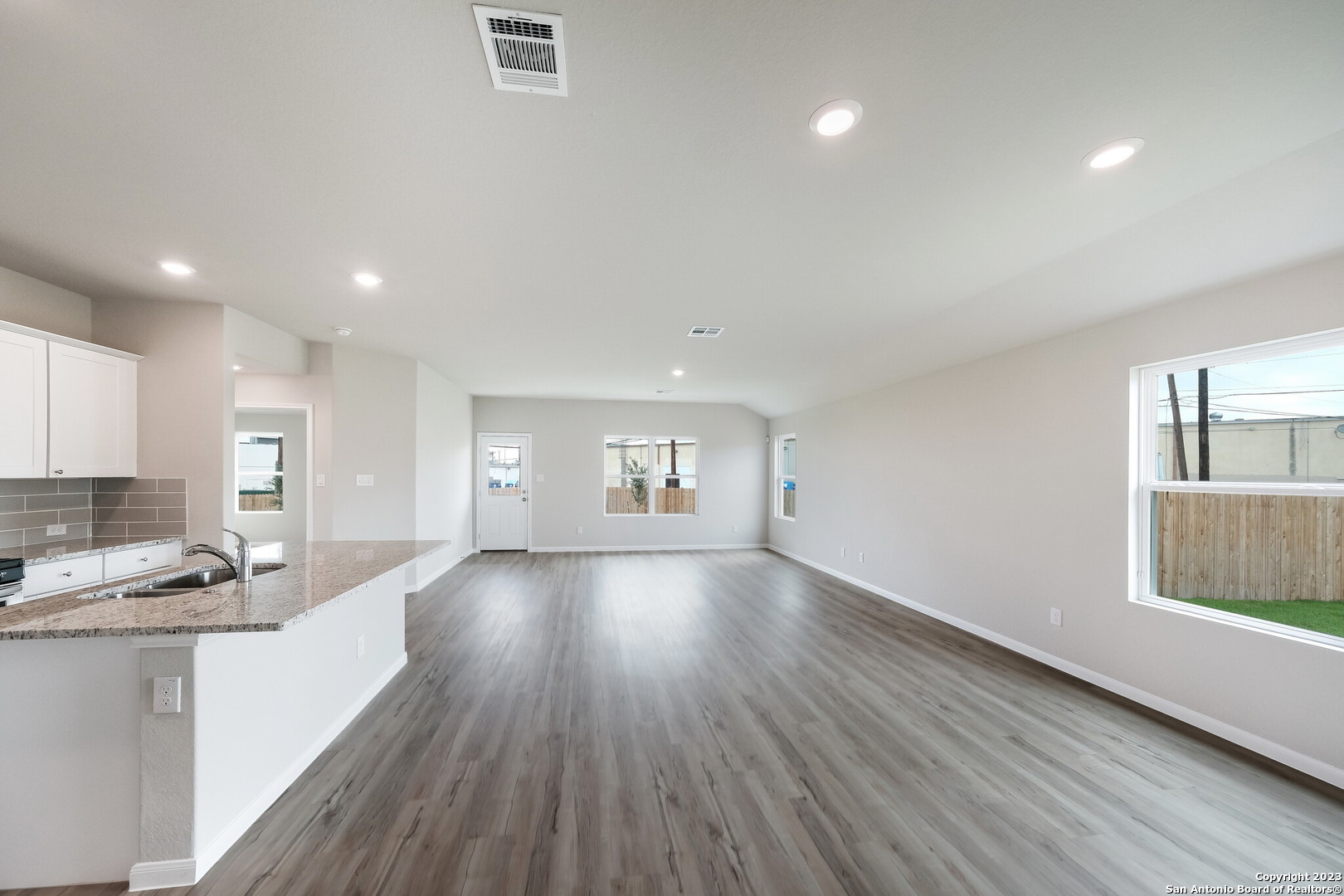 2509 Lake Hills