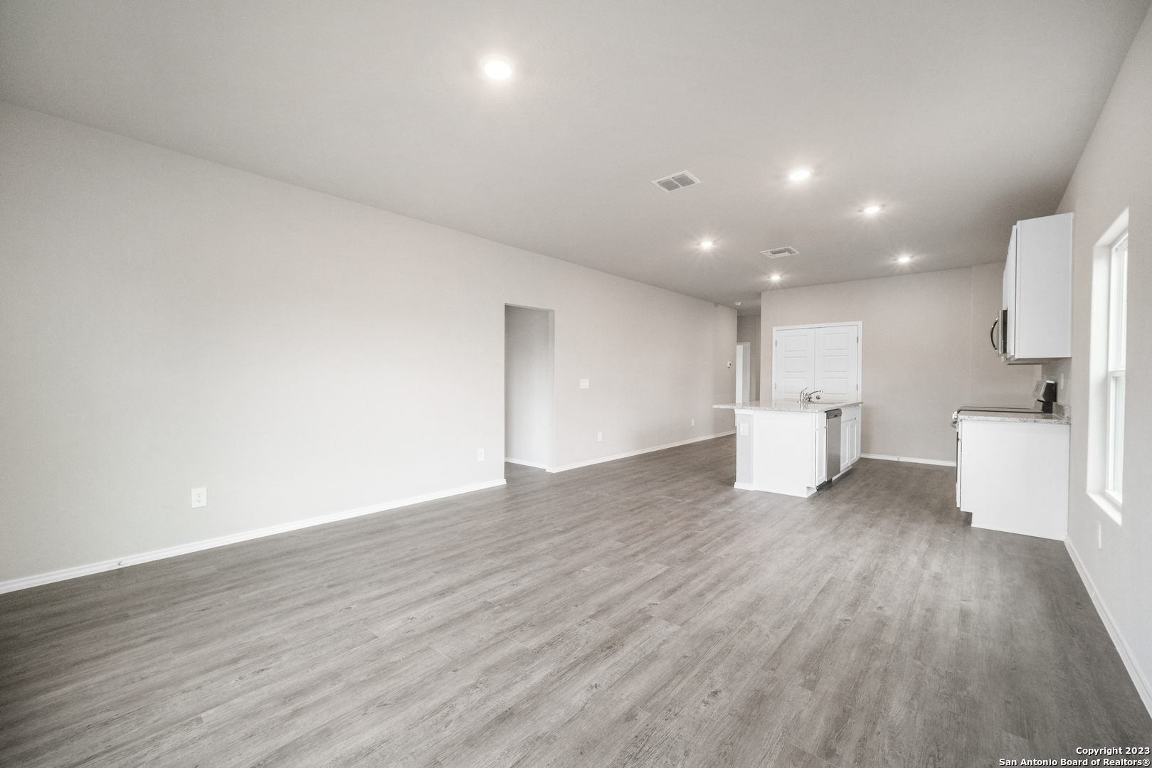 1515 W Chavaneaux Rd