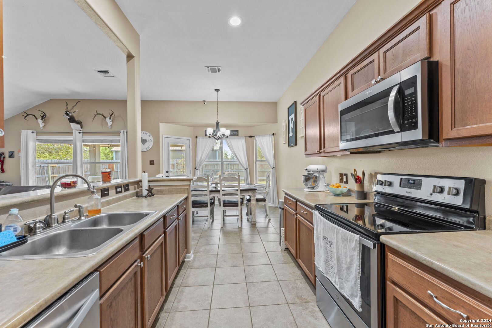 562 Roadrunner Ave