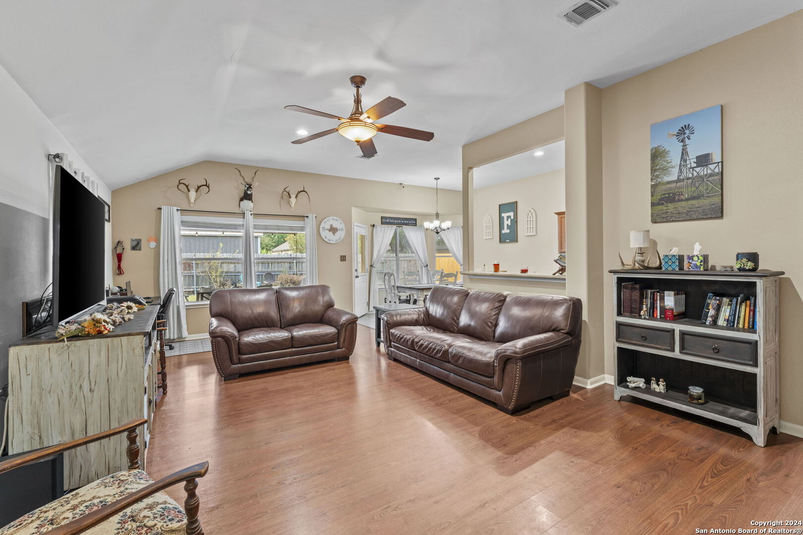 562 Roadrunner Ave