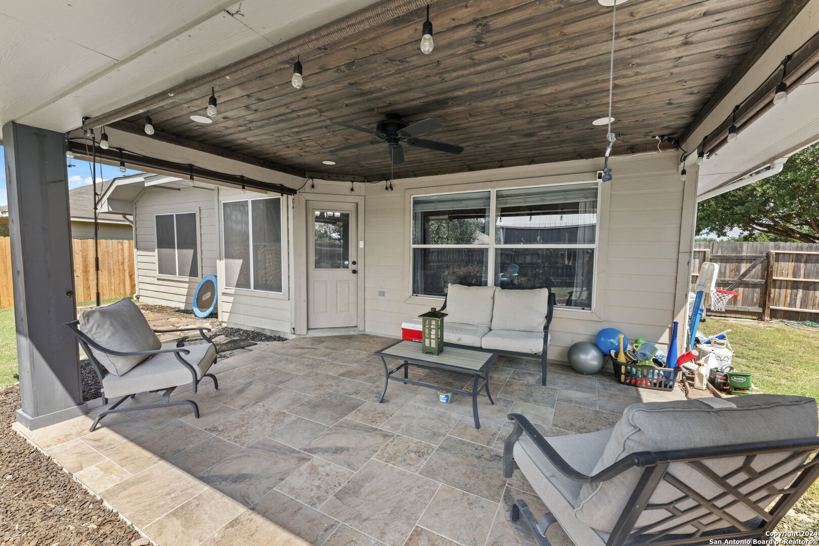 562 Roadrunner Ave
