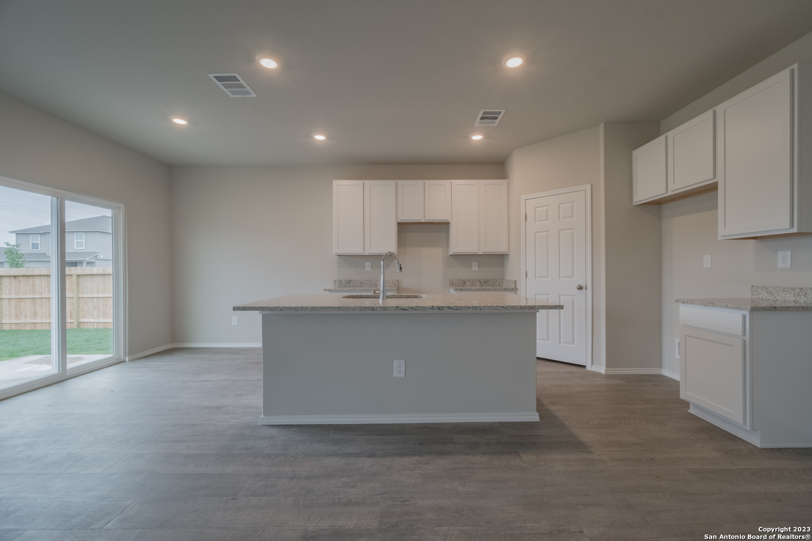 1822 Charlie Cove