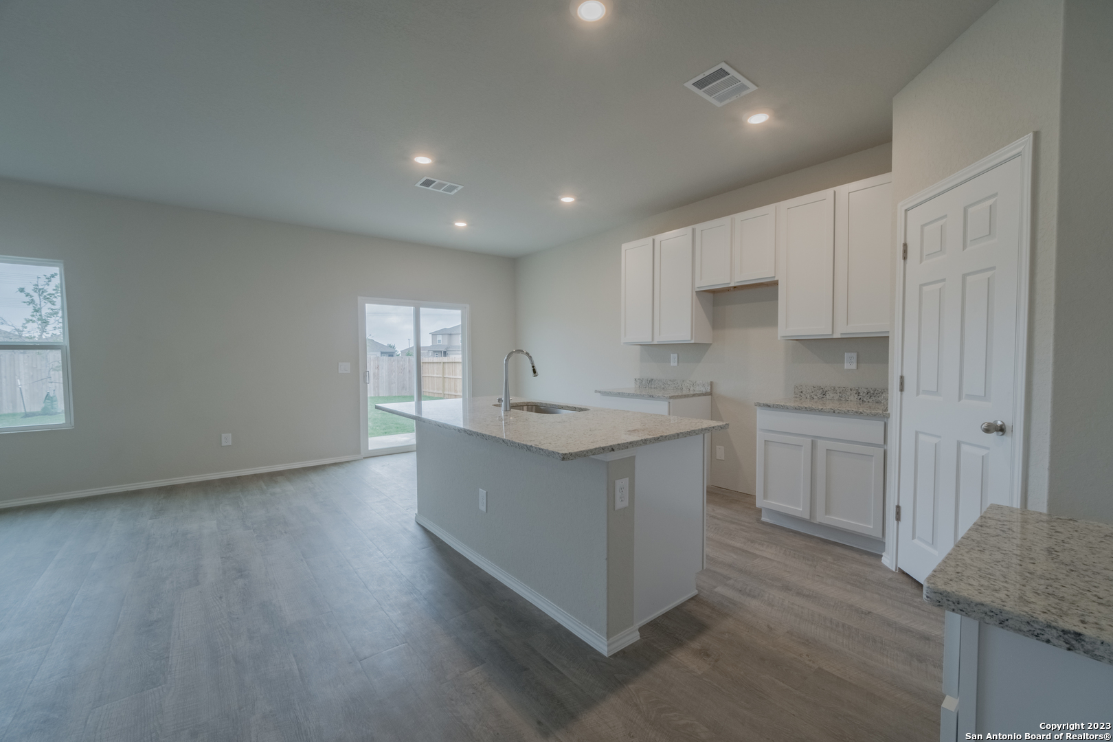 1822 Charlie Cove