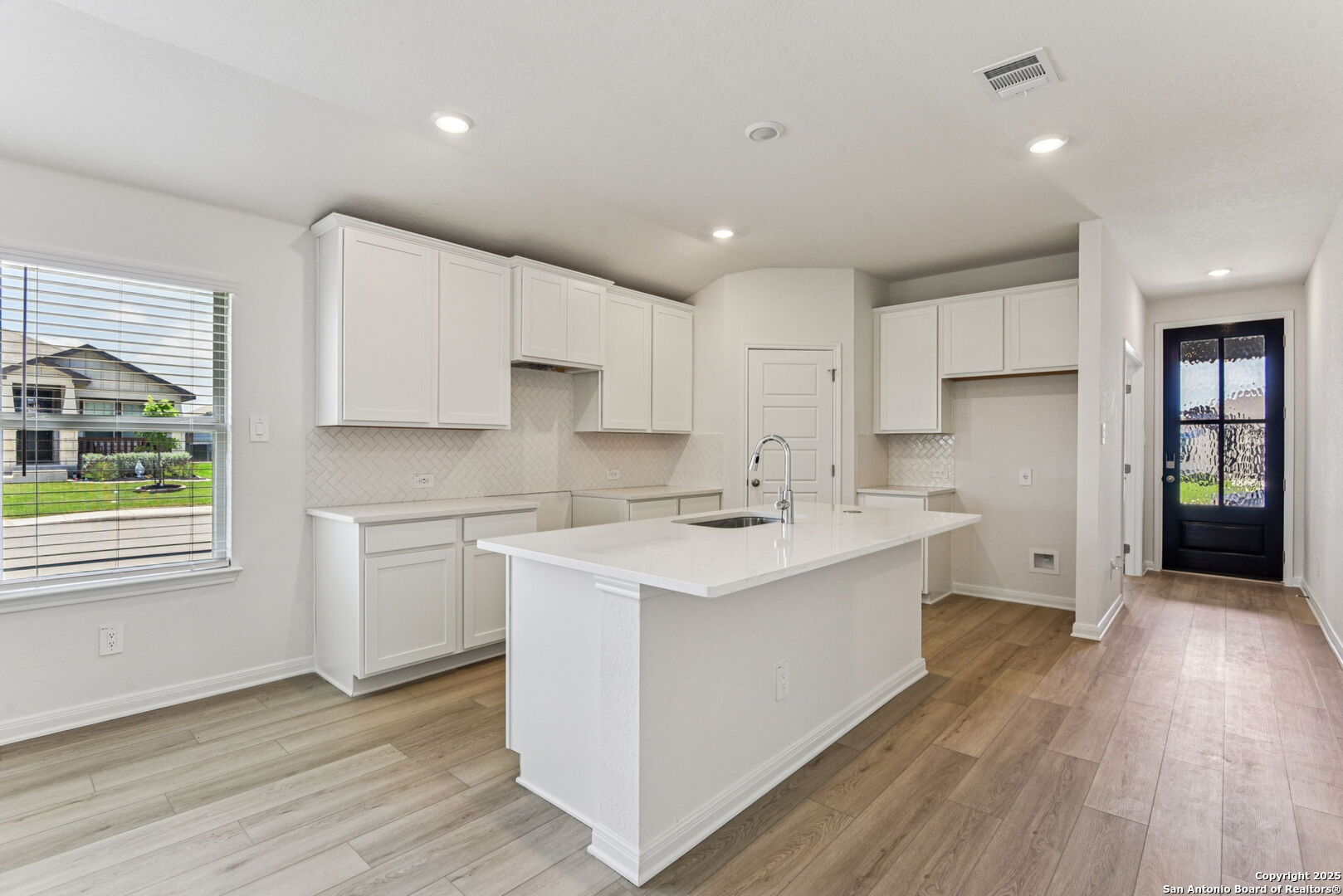 2902 Arabian Way